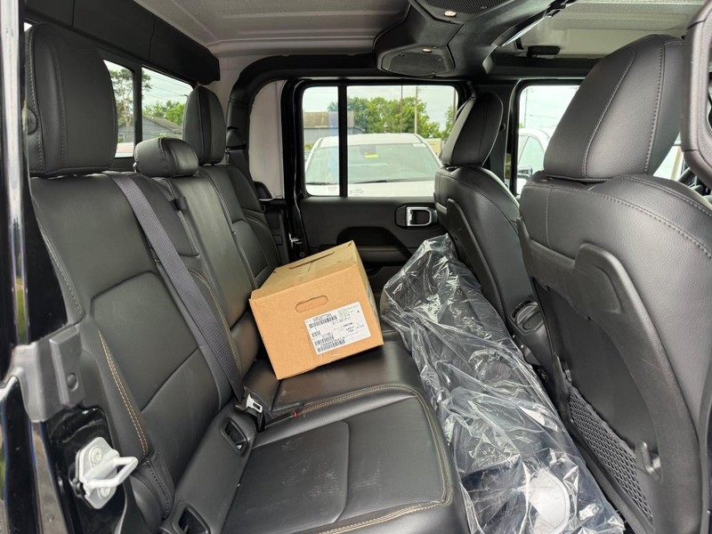 Jeep Gladiator Vehicle Image 10