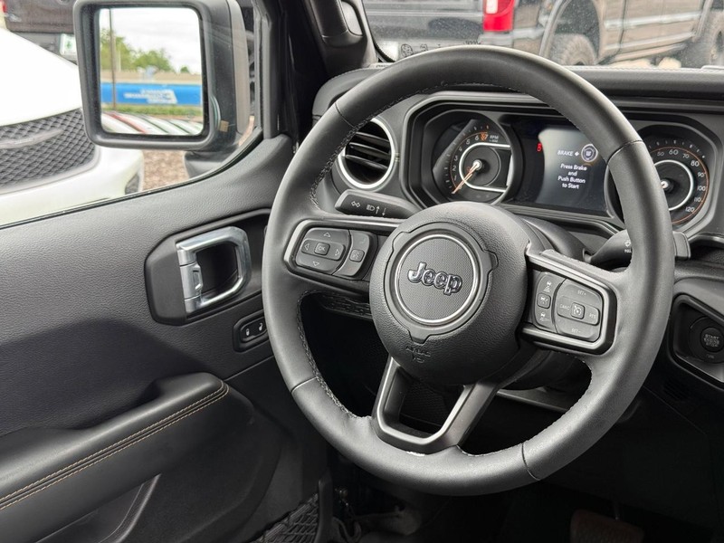 Jeep Gladiator Vehicle Image 12