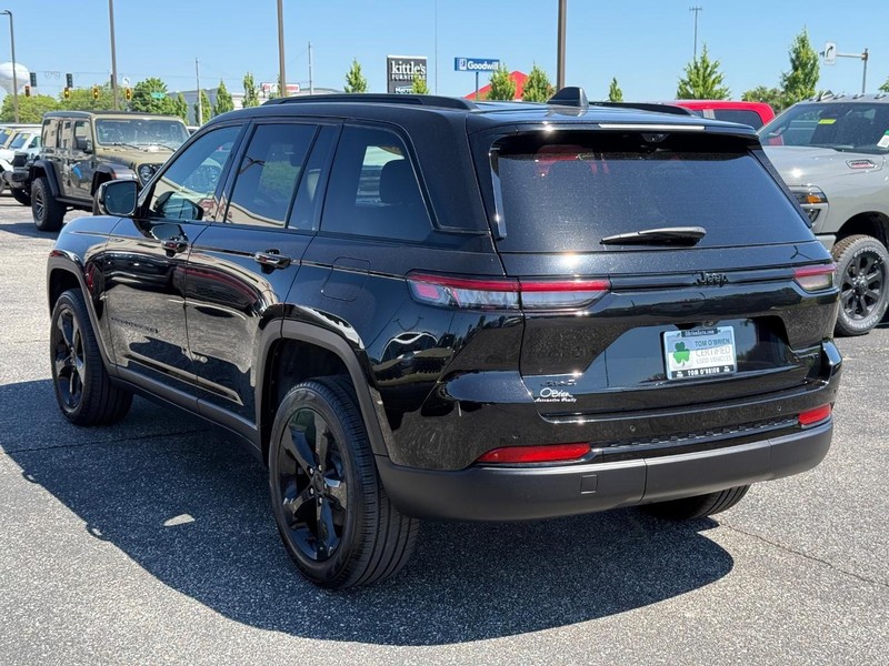 Jeep Grand Cherokee Vehicle Image 05