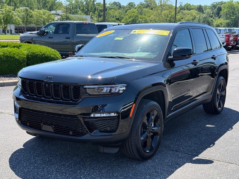 Jeep Grand Cherokee Vehicle Image 09