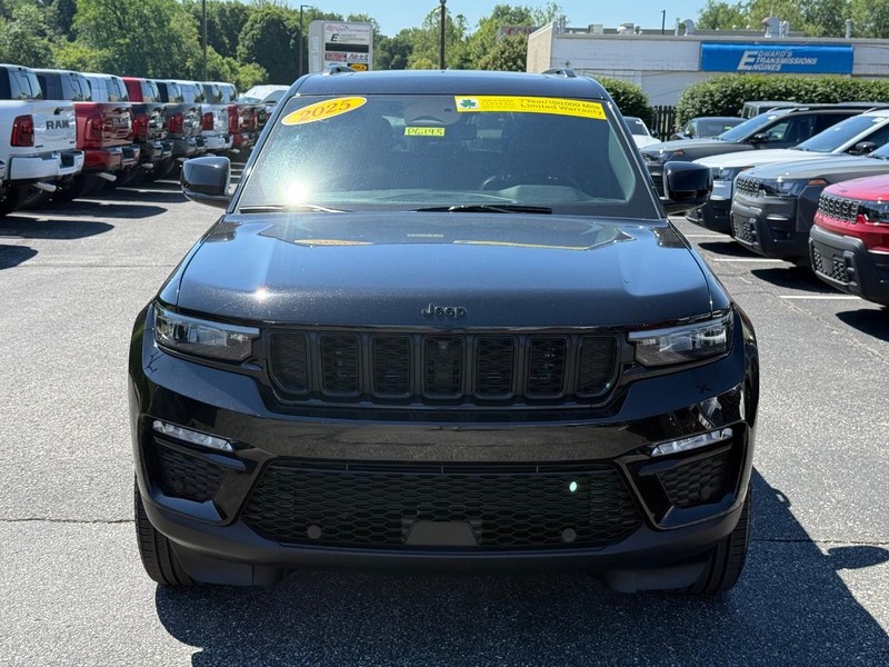 Jeep Grand Cherokee Vehicle Image 10