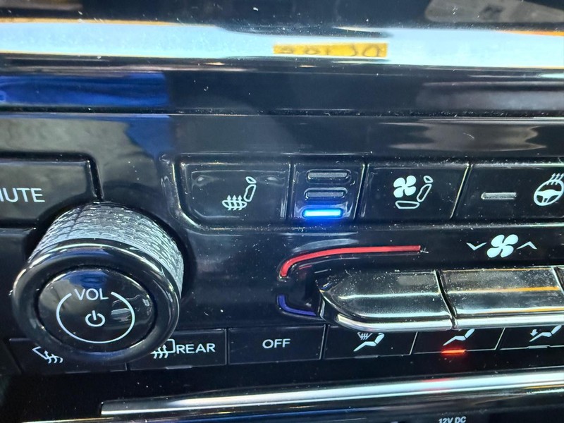Jeep Grand Cherokee Vehicle Image 18