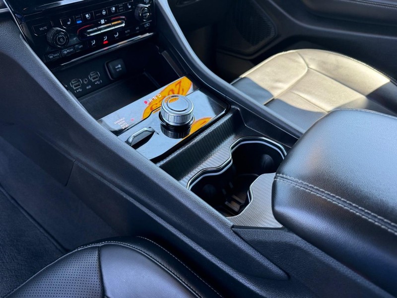 Jeep Grand Cherokee Vehicle Image 22