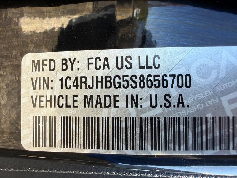 Jeep Grand Cherokee Vehicle Image 29