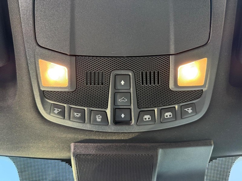 Ford Super Duty F-250 SRW Vehicle Image 23