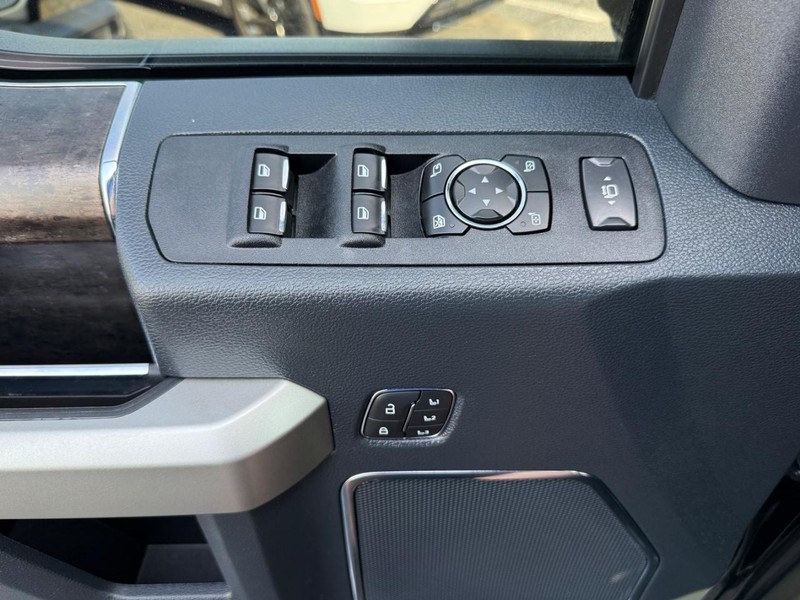 Ford Super Duty F-250 SRW Vehicle Image 26