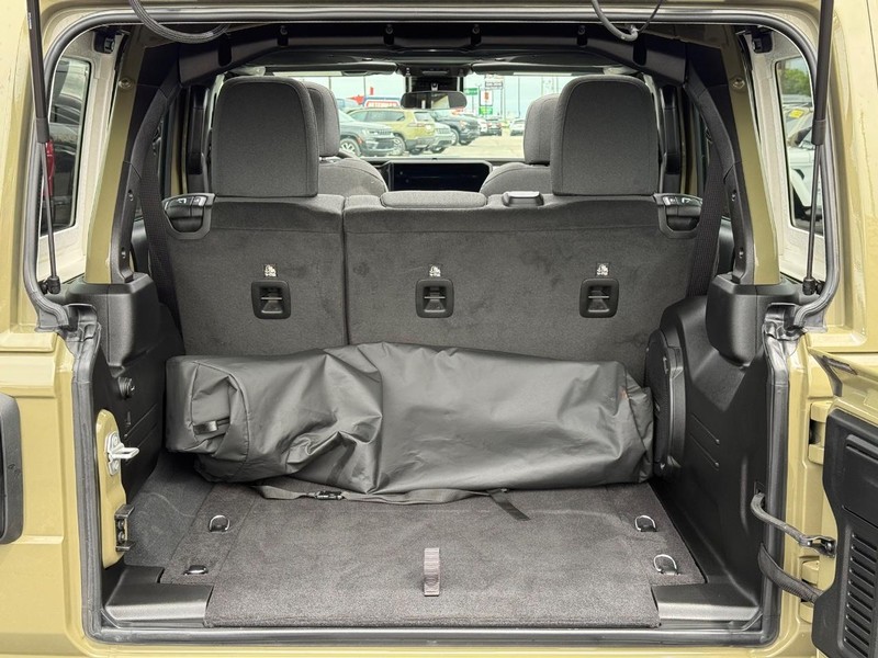 Jeep Wrangler Vehicle Image 07