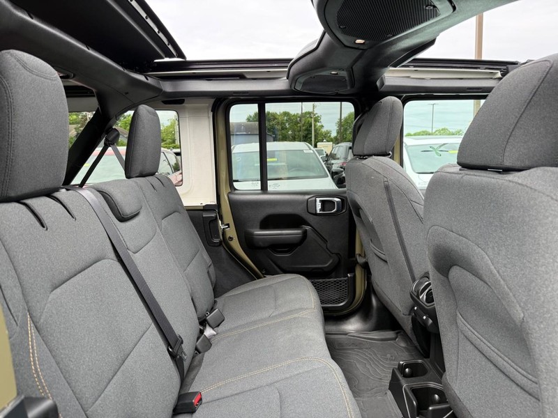 Jeep Wrangler Vehicle Image 10