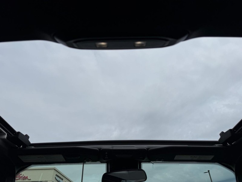 Jeep Wrangler Vehicle Image 11