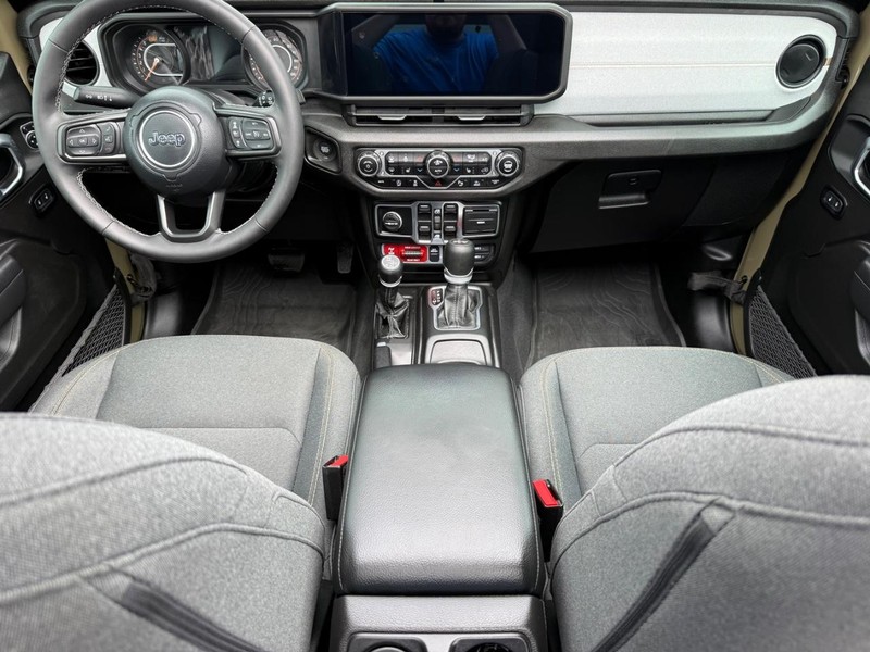Jeep Wrangler Vehicle Image 12