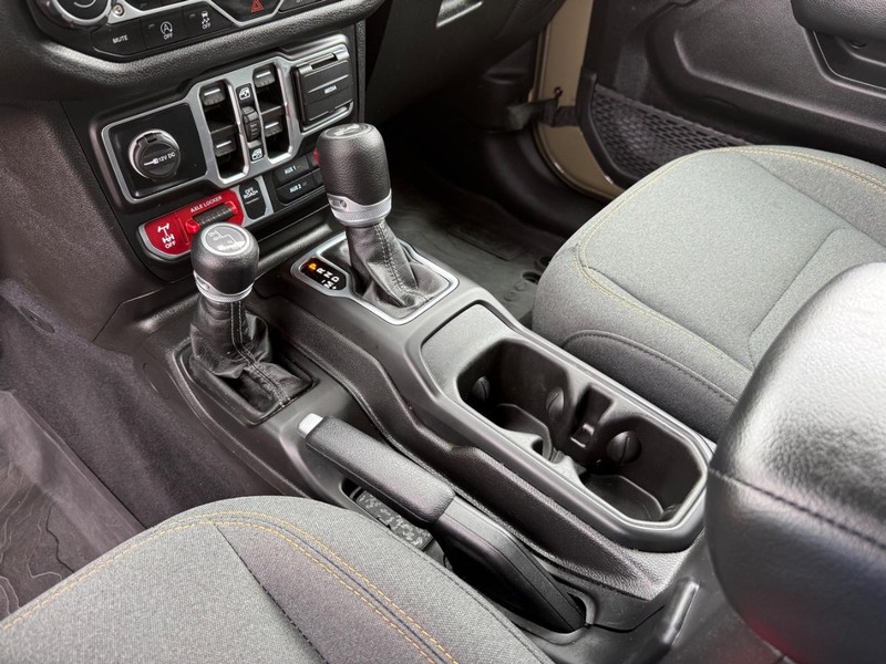 Jeep Wrangler Vehicle Image 21