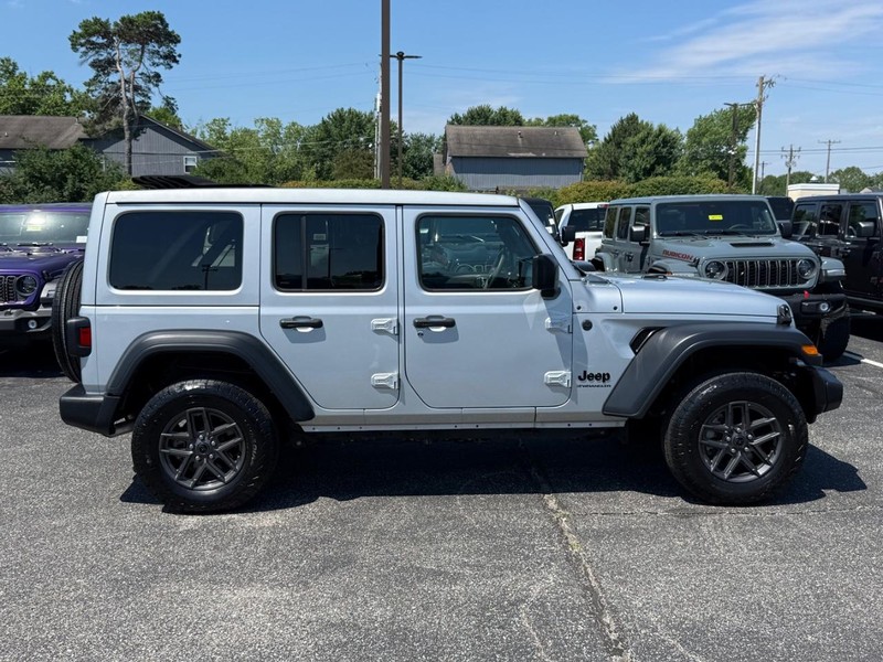 Jeep Wrangler Vehicle Image 02