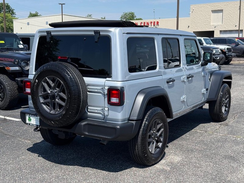 Jeep Wrangler Vehicle Image 03