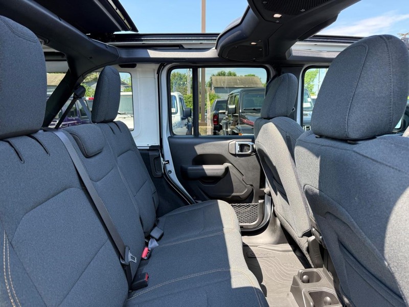 Jeep Wrangler Vehicle Image 10