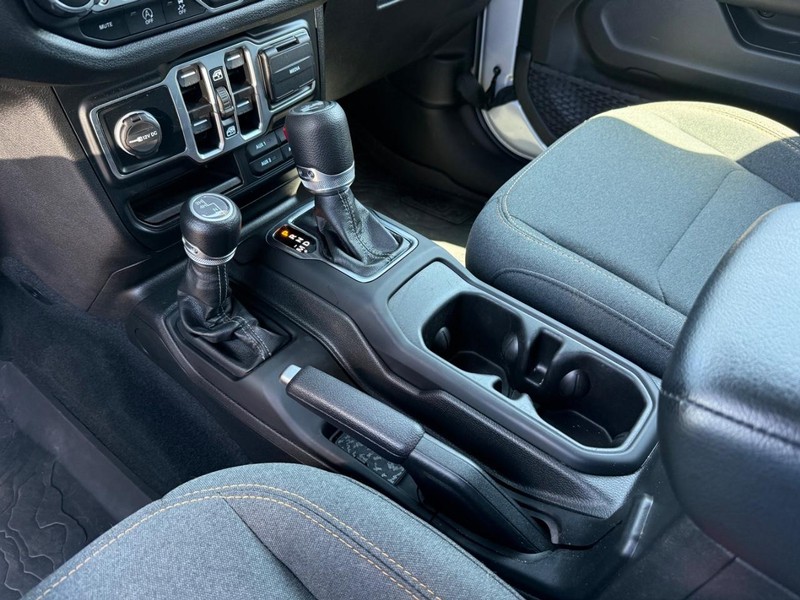 Jeep Wrangler Vehicle Image 21