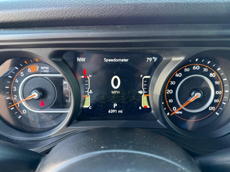 Jeep Wrangler Vehicle Image 24