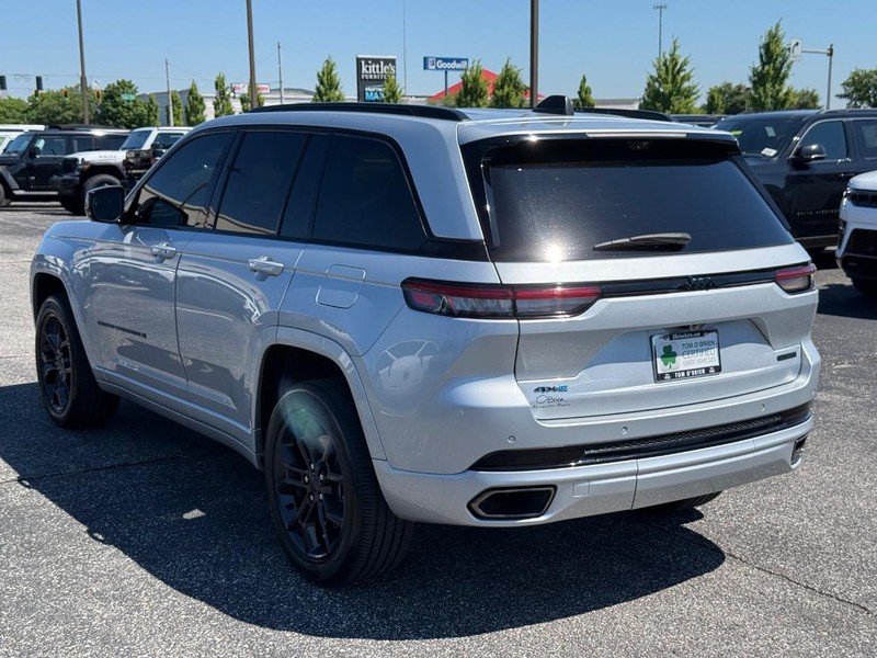 Jeep Grand Cherokee 4xe Vehicle Image 05