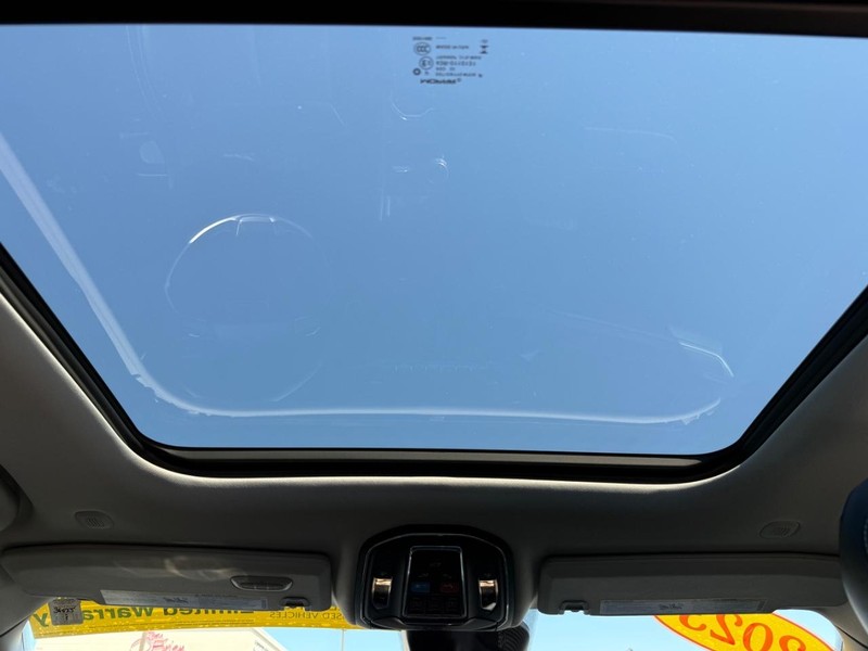 Jeep Grand Cherokee 4xe Vehicle Image 12