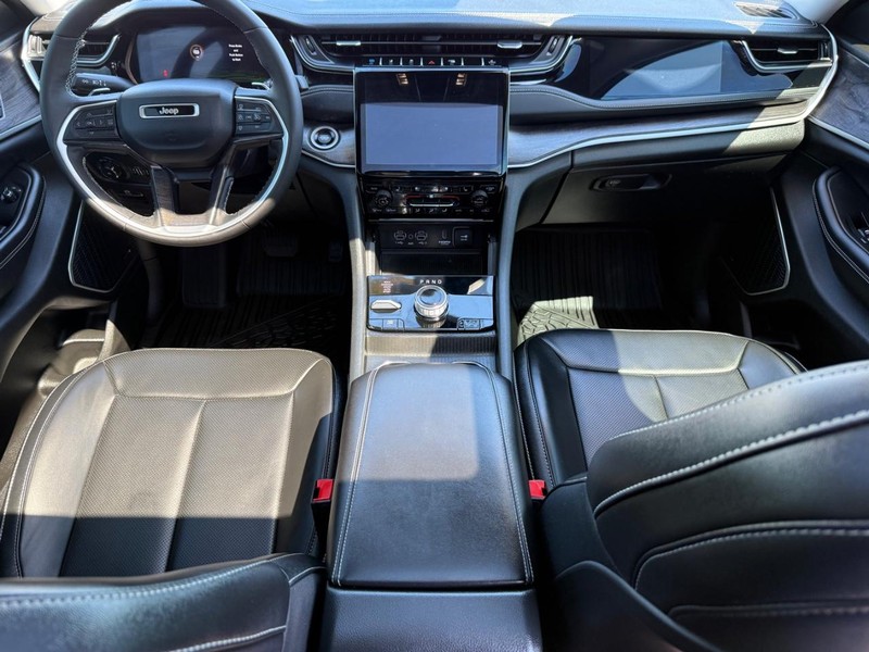 Jeep Grand Cherokee 4xe Vehicle Image 13