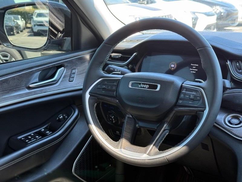 Jeep Grand Cherokee 4xe Vehicle Image 14