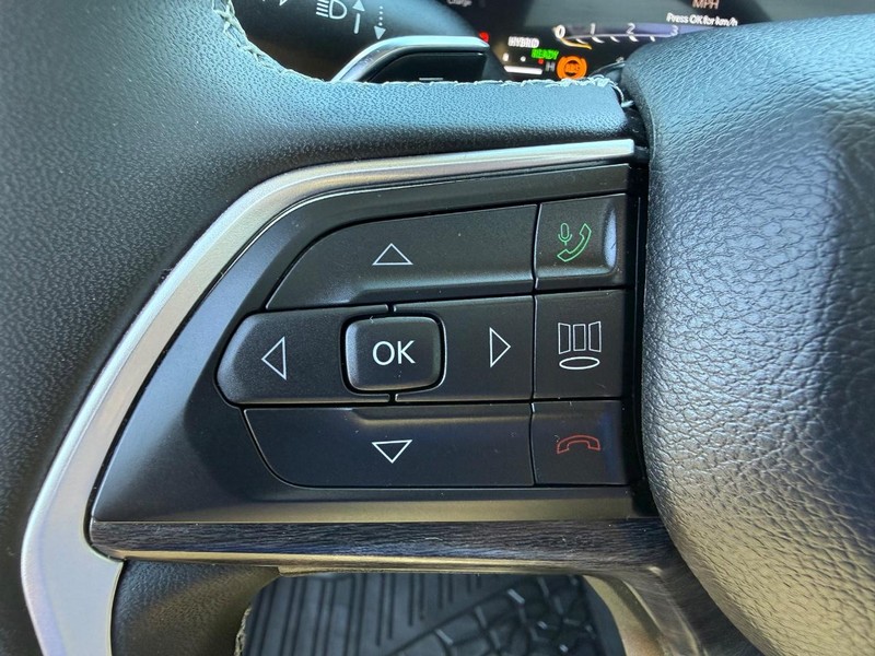 Jeep Grand Cherokee 4xe Vehicle Image 15