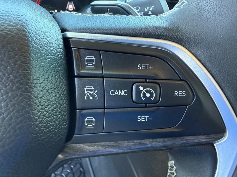 Jeep Grand Cherokee 4xe Vehicle Image 16