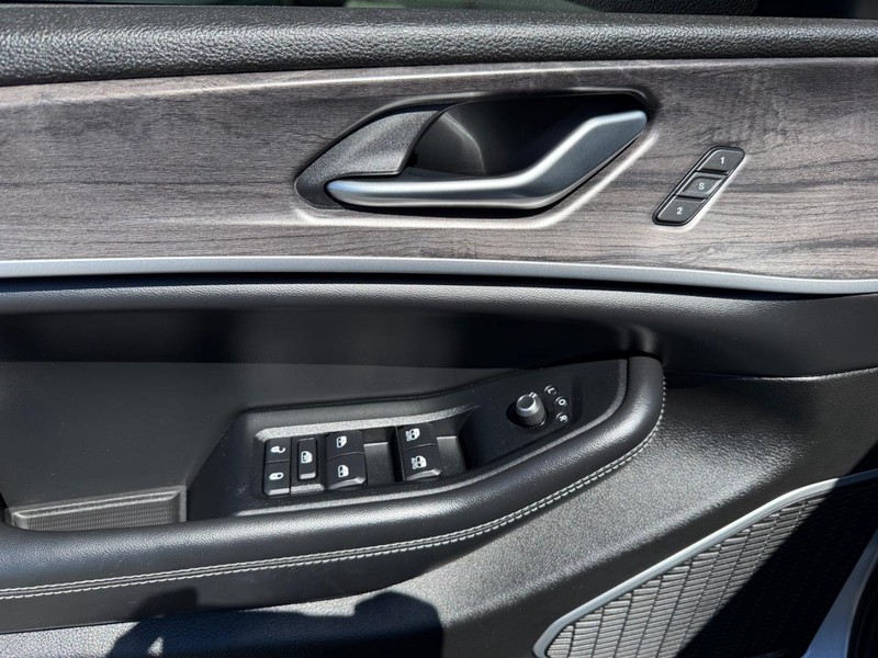 Jeep Grand Cherokee 4xe Vehicle Image 27