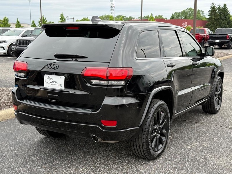 Jeep Grand Cherokee Vehicle Image 03