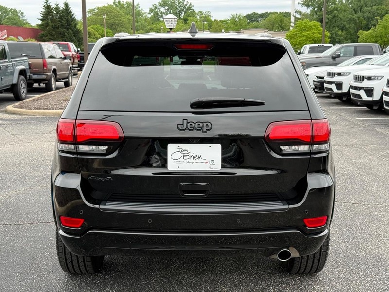 Jeep Grand Cherokee Vehicle Image 04