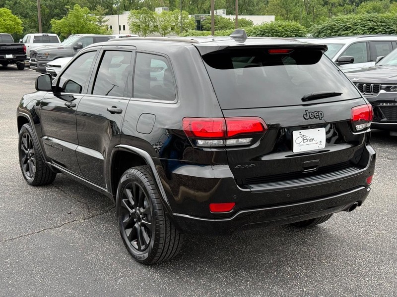 Jeep Grand Cherokee Vehicle Image 05
