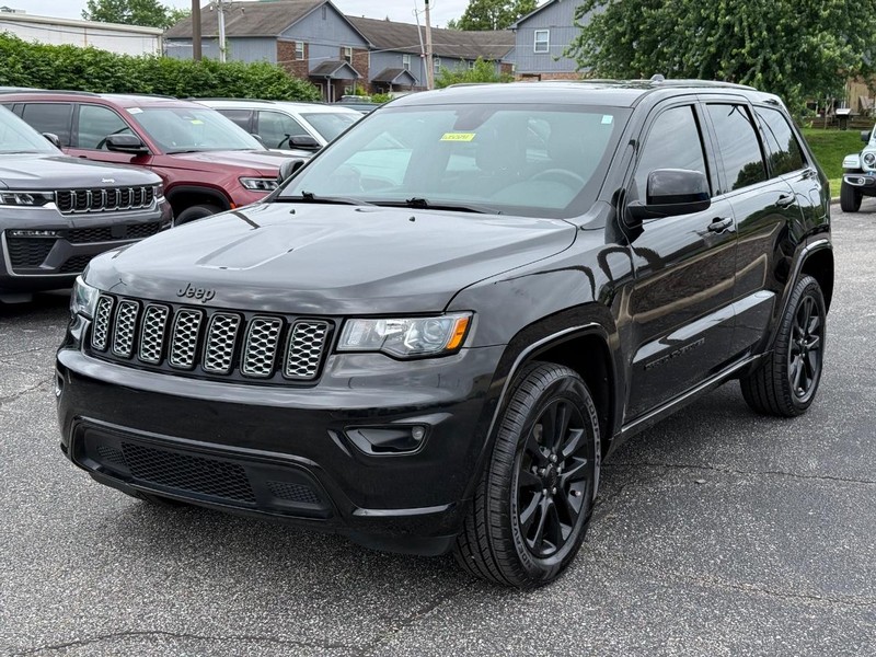 Jeep Grand Cherokee Vehicle Image 09