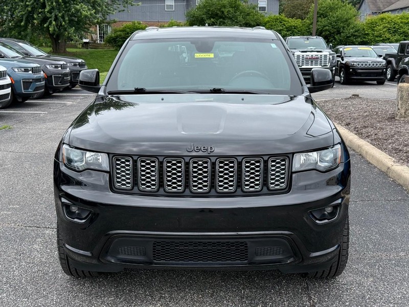 Jeep Grand Cherokee Vehicle Image 10