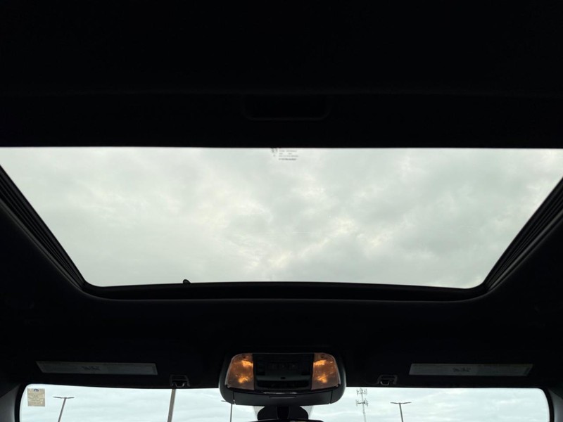 Jeep Grand Cherokee Vehicle Image 12