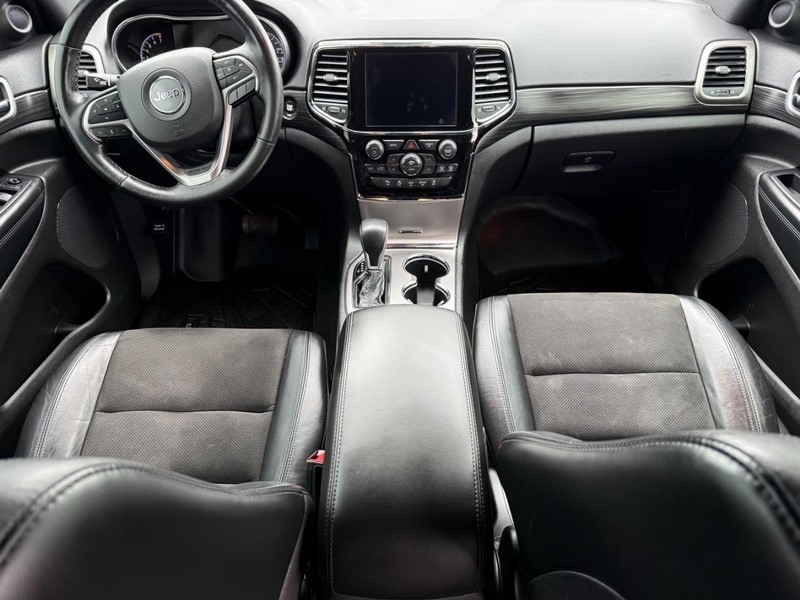 Jeep Grand Cherokee Vehicle Image 13