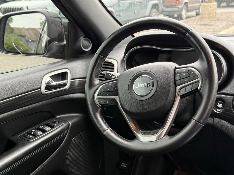 Jeep Grand Cherokee Vehicle Image 14
