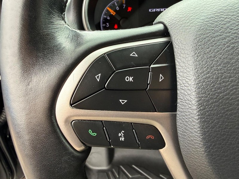 Jeep Grand Cherokee Vehicle Image 15