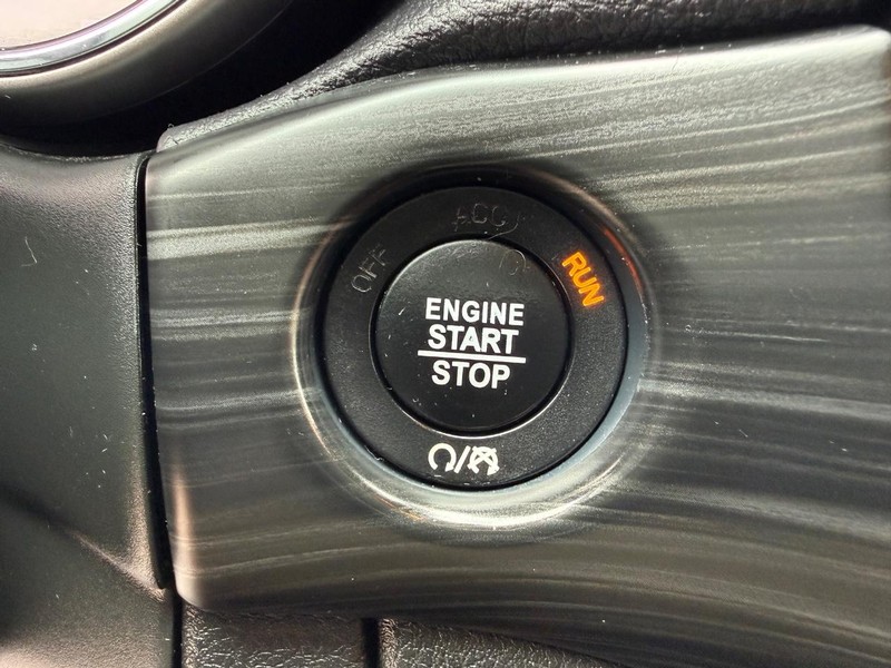 Jeep Grand Cherokee Vehicle Image 17