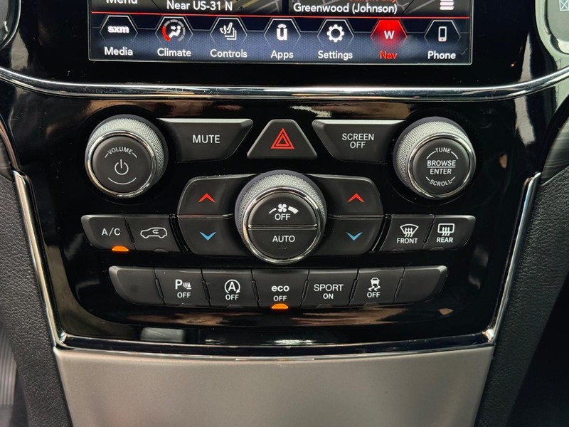 Jeep Grand Cherokee Vehicle Image 21