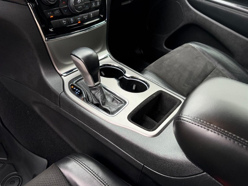 Jeep Grand Cherokee Vehicle Image 22