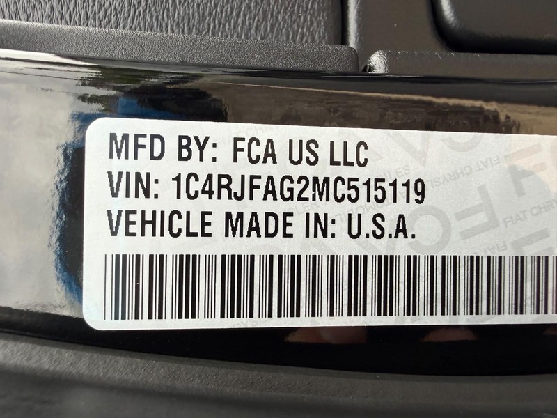 Jeep Grand Cherokee Vehicle Image 29