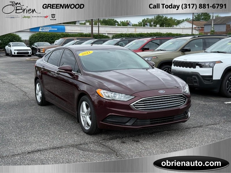Ford Fusion Vehicle Full-screen Gallery Image 01
