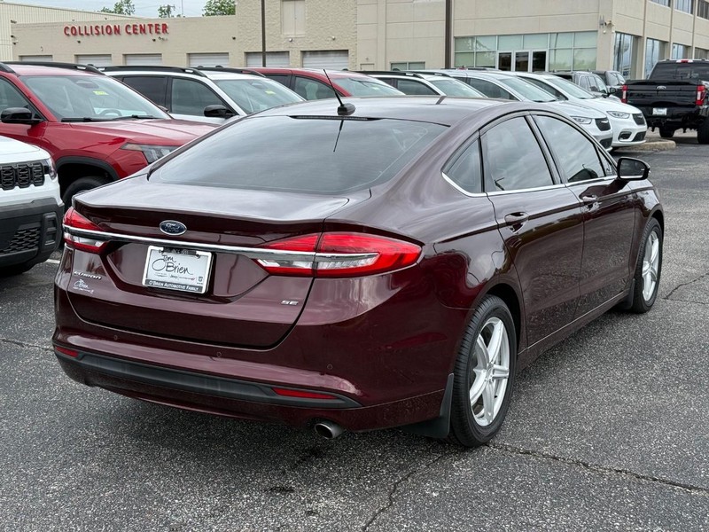 Ford Fusion Vehicle Full-screen Gallery Image 03