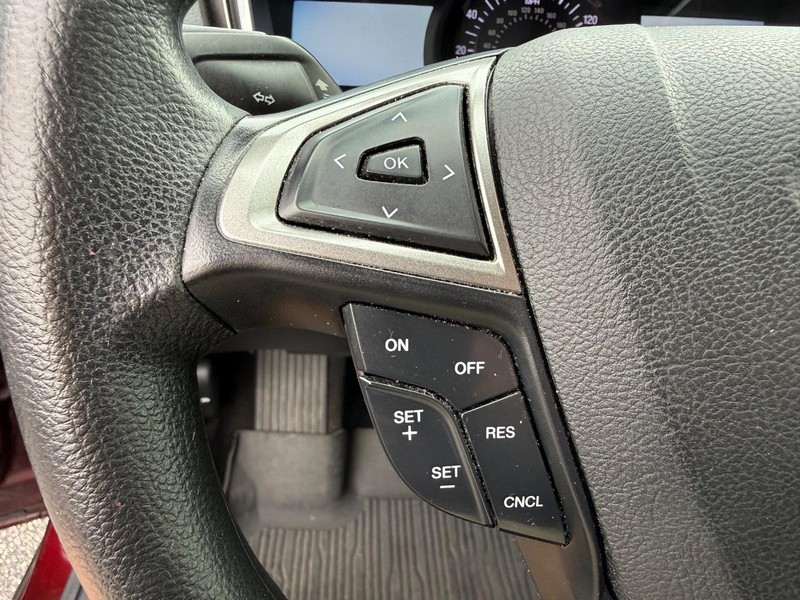 Ford Fusion Vehicle Full-screen Gallery Image 13