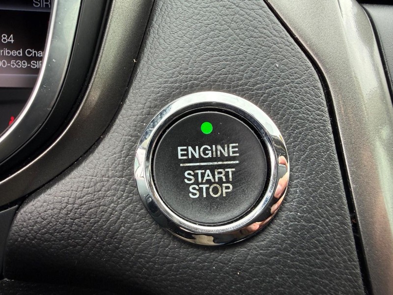 Ford Fusion Vehicle Full-screen Gallery Image 15