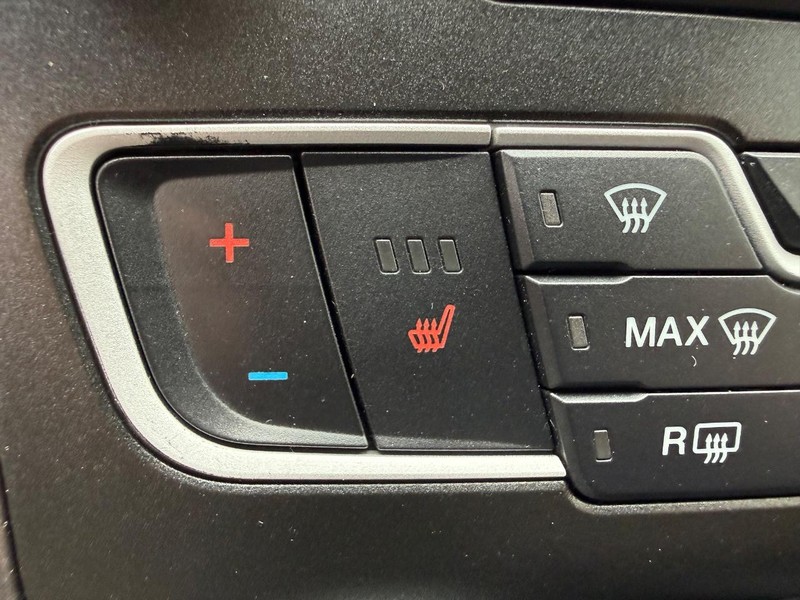 Ford Fusion Vehicle Full-screen Gallery Image 16