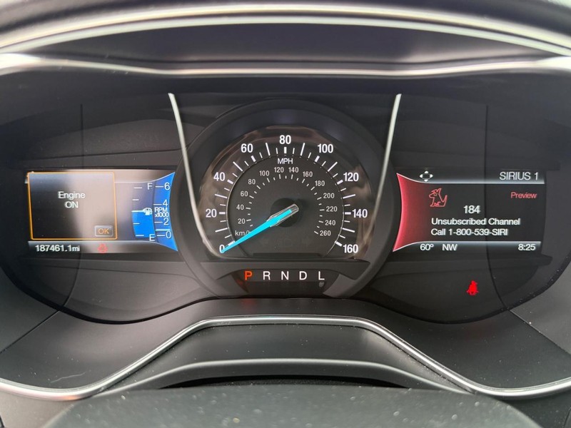 Ford Fusion Vehicle Full-screen Gallery Image 21