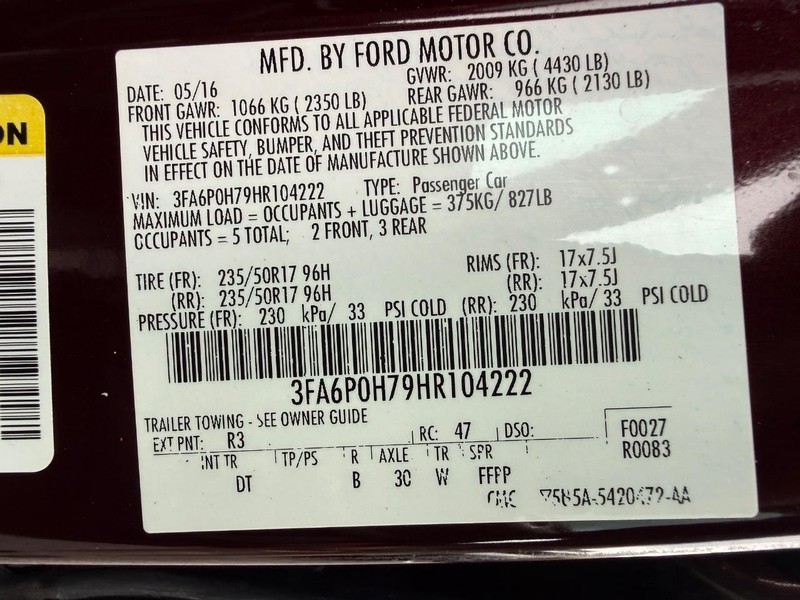 Ford Fusion Vehicle Full-screen Gallery Image 25
