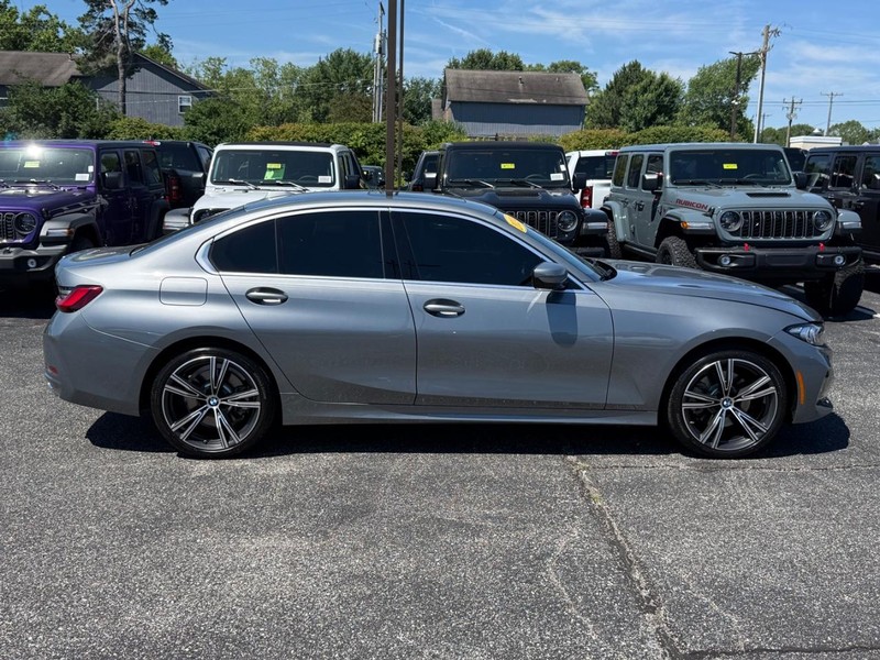 BMW 3 Series Vehicle Image 02