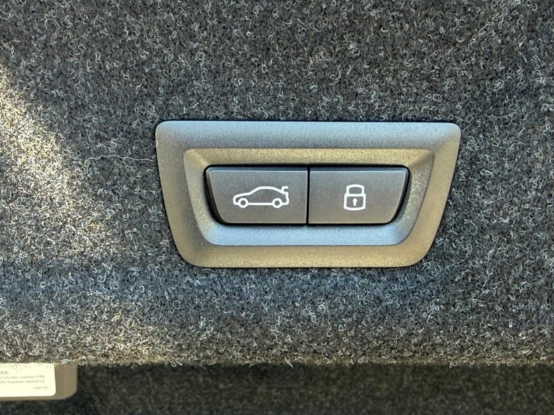 BMW 3 Series Vehicle Image 08