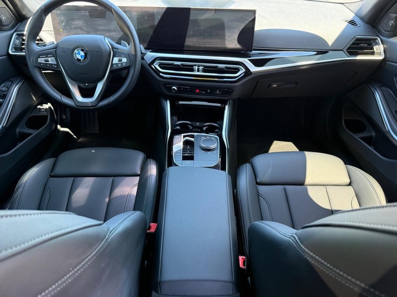 BMW 3 Series Vehicle Image 12